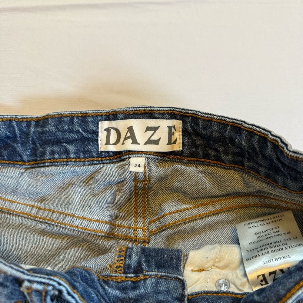 Daze Distressed Straight Leg Jeans Size 24 High Rise - Picture 2 of 7